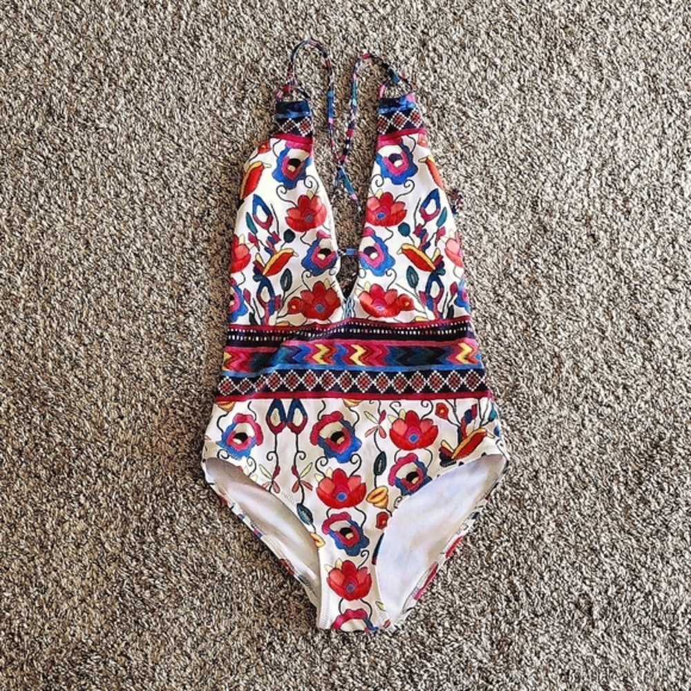 Fun Multi-color Floral print,and patterns! Almost like new! No stains!🌸🏵🌺🌼